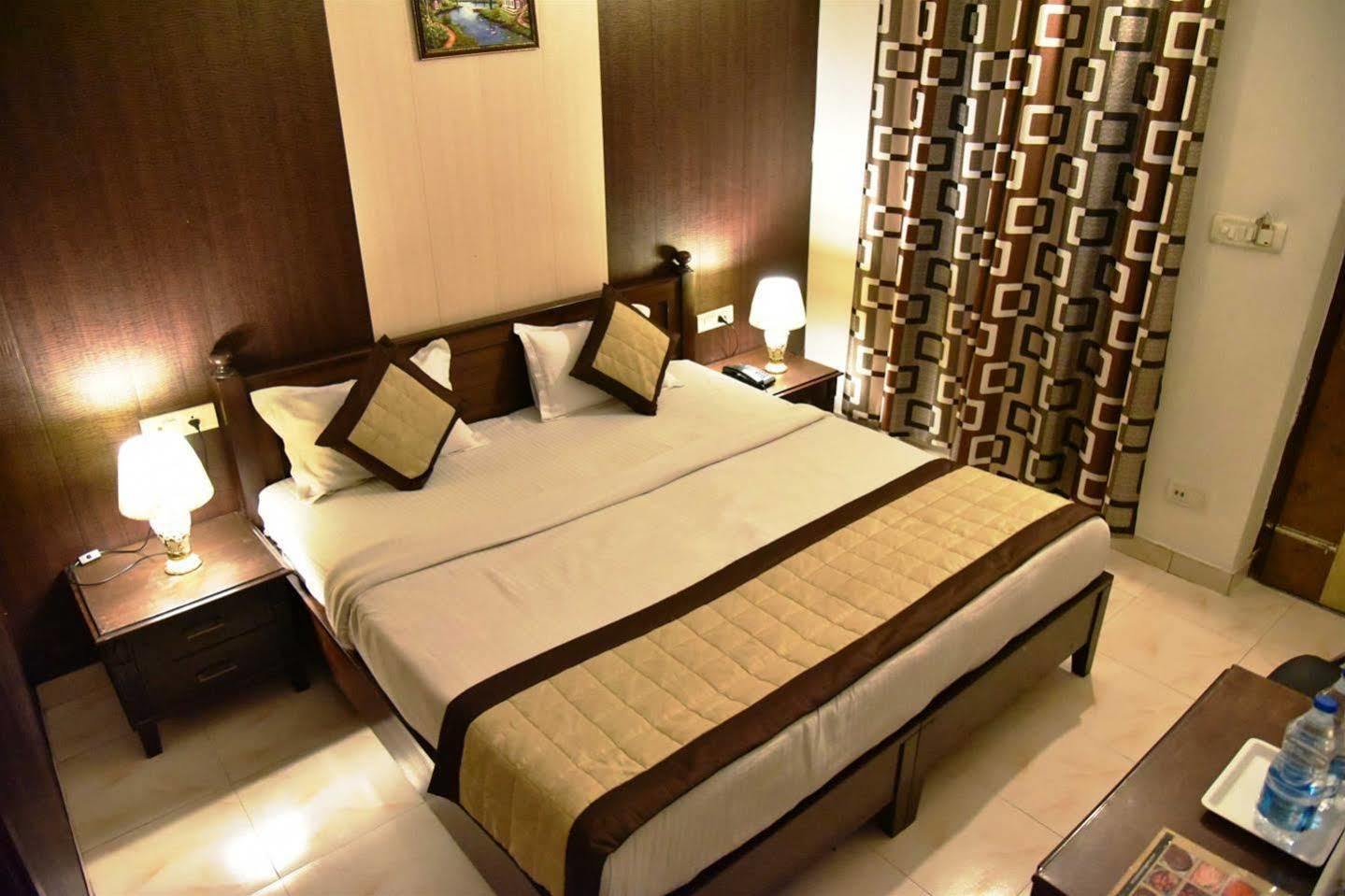 Hotel Hk Continental Amritsar Ngoại thất bức ảnh