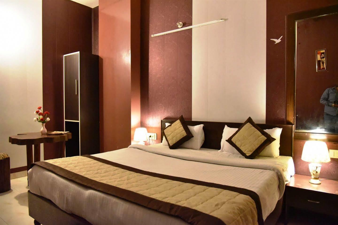 Hotel Hk Continental Amritsar Ngoại thất bức ảnh