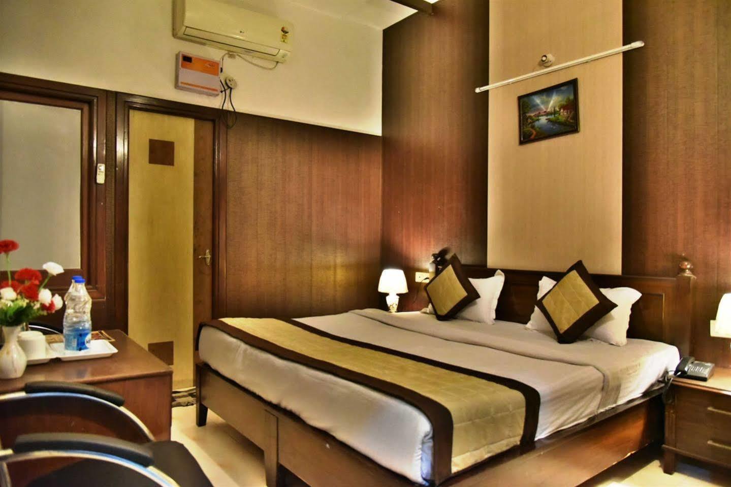 Hotel Hk Continental Amritsar Ngoại thất bức ảnh
