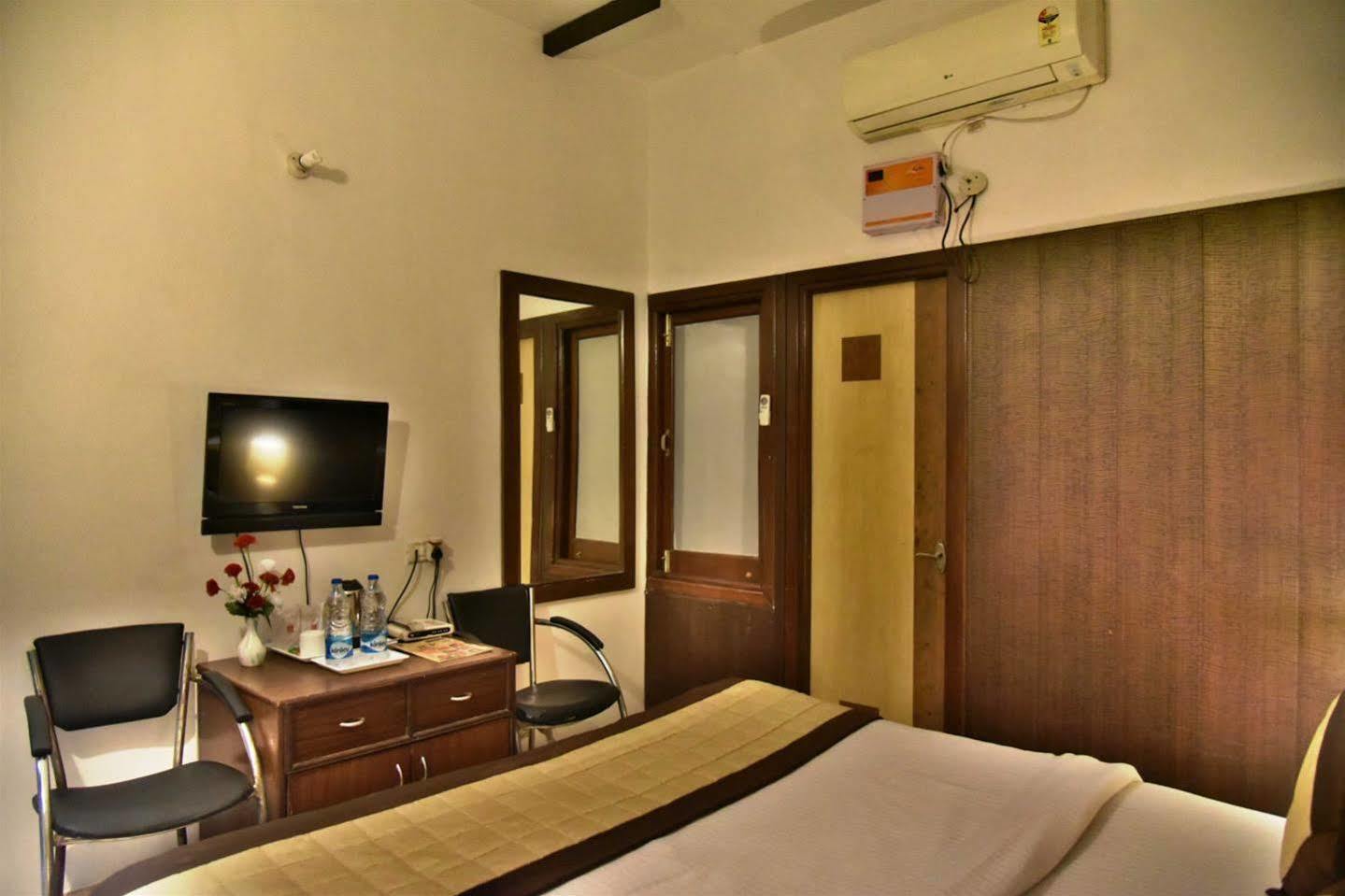 Hotel Hk Continental Amritsar Ngoại thất bức ảnh